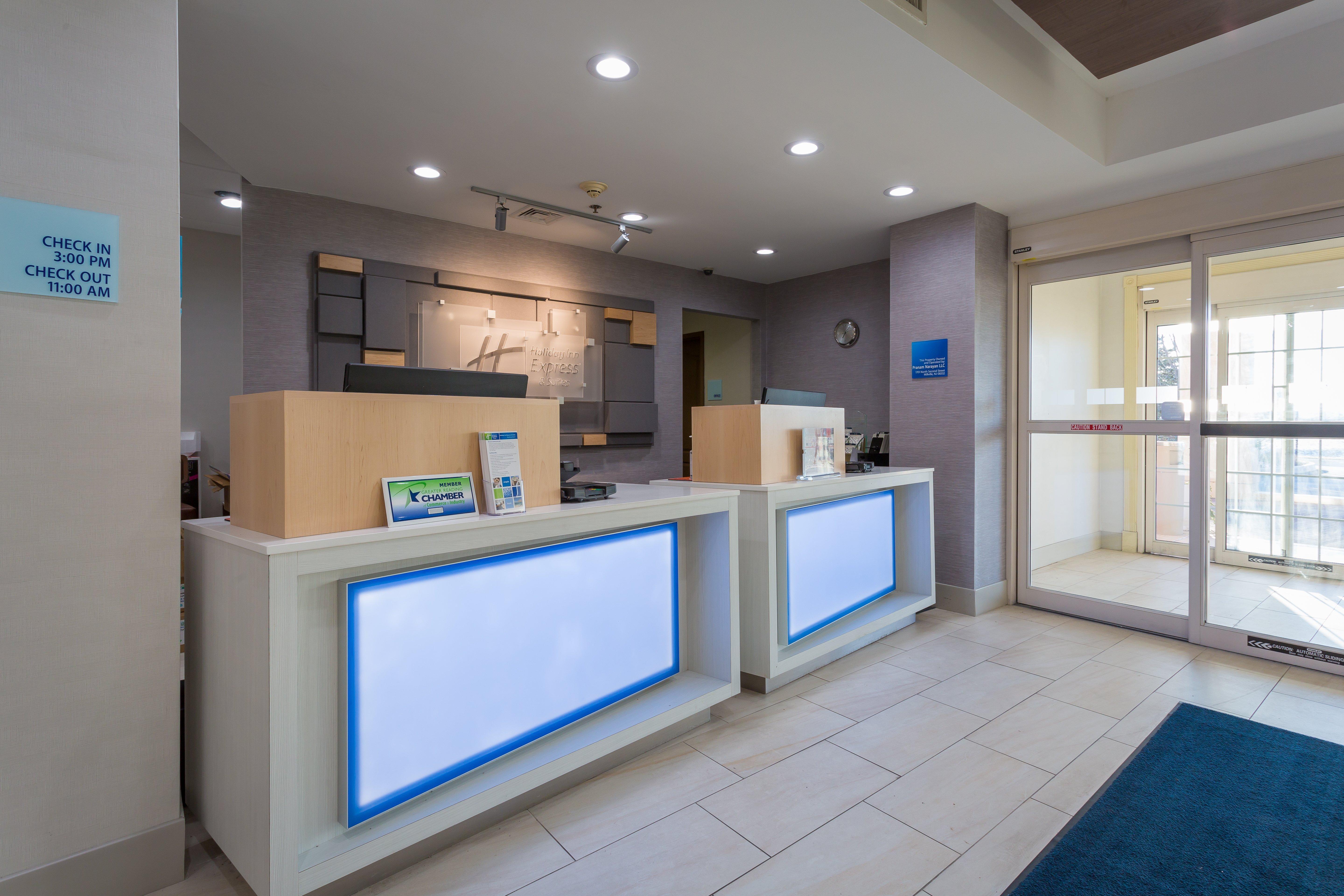 Holiday Inn Express Hotel & Suites Reading By Ihg Exterior photo