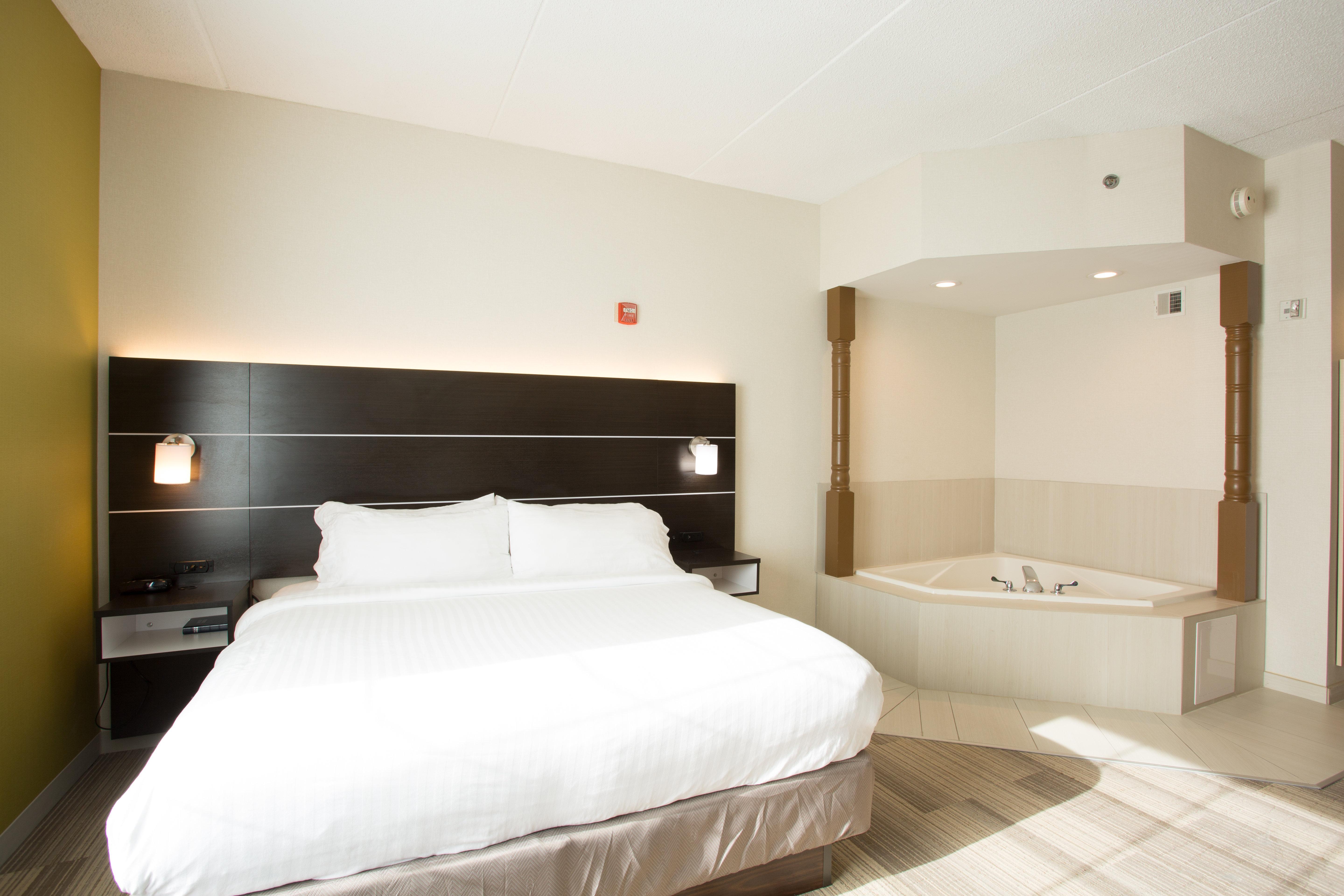 Holiday Inn Express Hotel & Suites Reading By Ihg Exterior photo