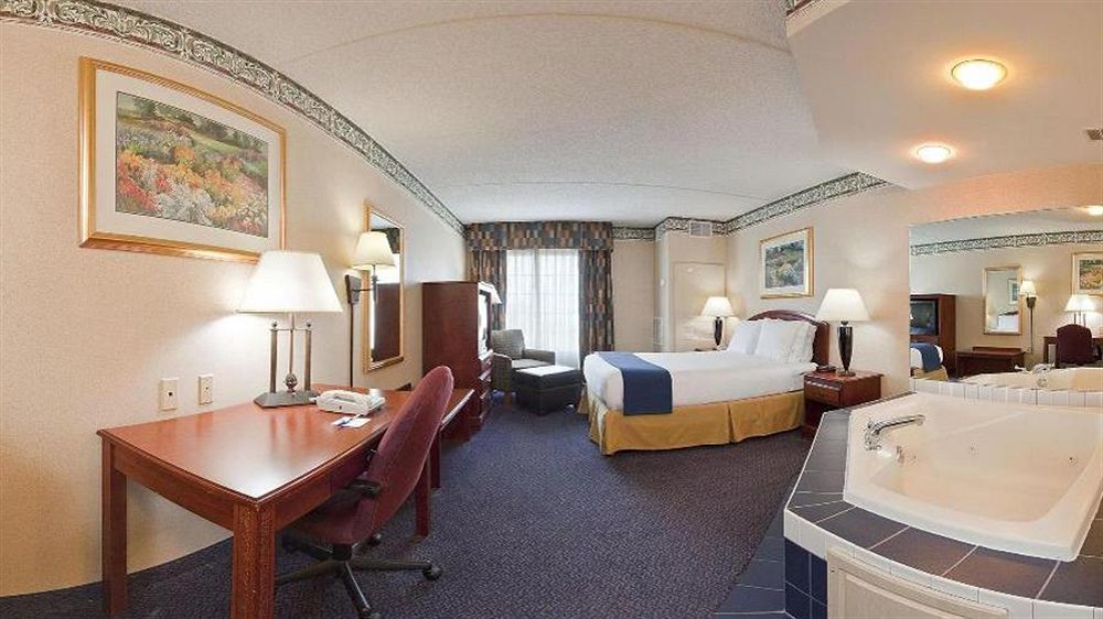 Holiday Inn Express Hotel & Suites Reading By Ihg Exterior photo
