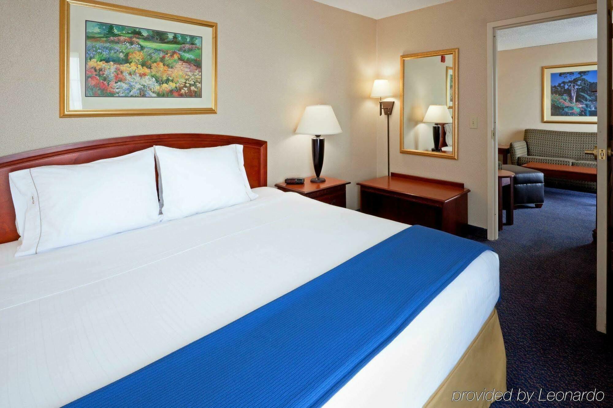 Holiday Inn Express Hotel & Suites Reading By Ihg Exterior photo