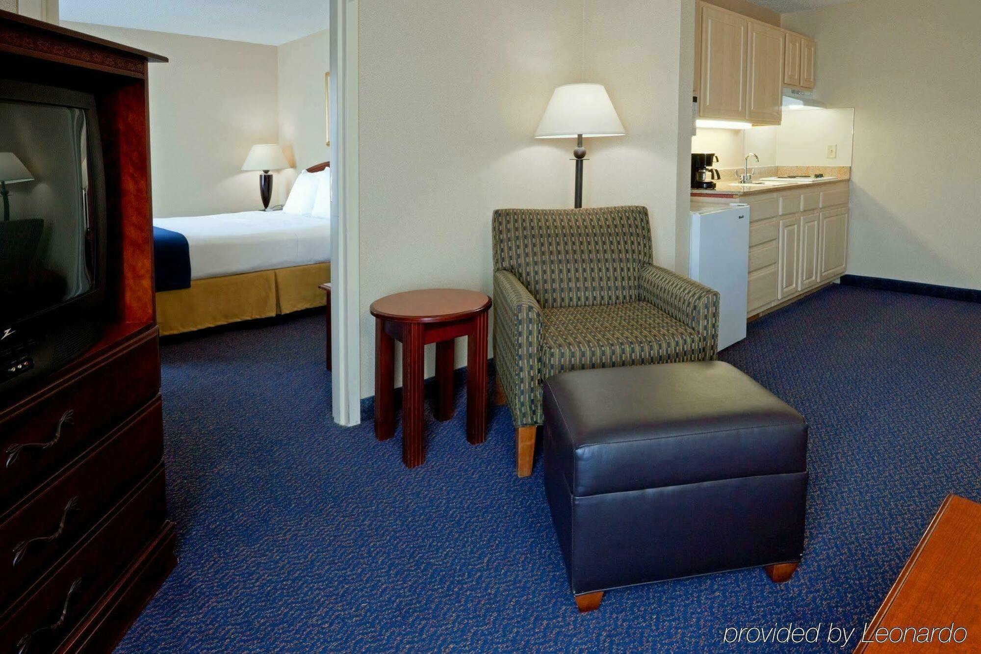 Holiday Inn Express Hotel & Suites Reading By Ihg Exterior photo